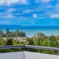 Freehold Weatherboard Family Home with Seaviews chat bot